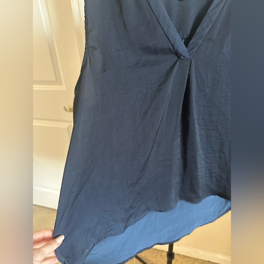 Alex&Lili Navy V-Neck Sleeveless Blouse - Picture 4 of 6